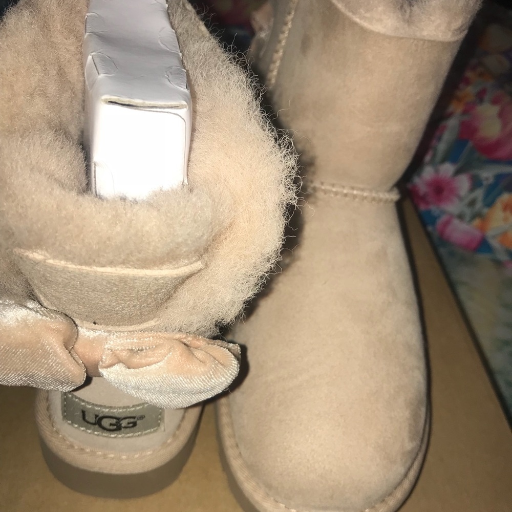 BRAND NEW Mini Bailey Bow Velvet Ribbon Uggs